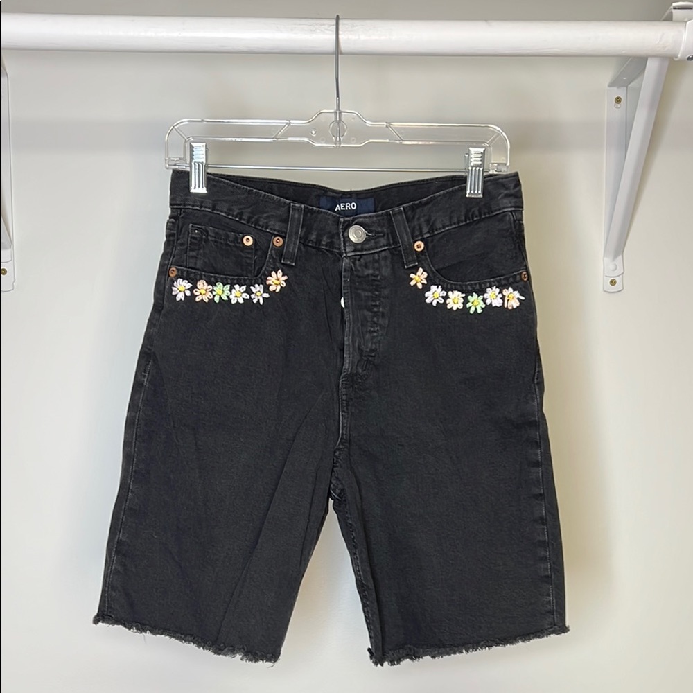 Aero High Rise 90’s Black Hand Embroidered Bermuda Shorts- 6‎